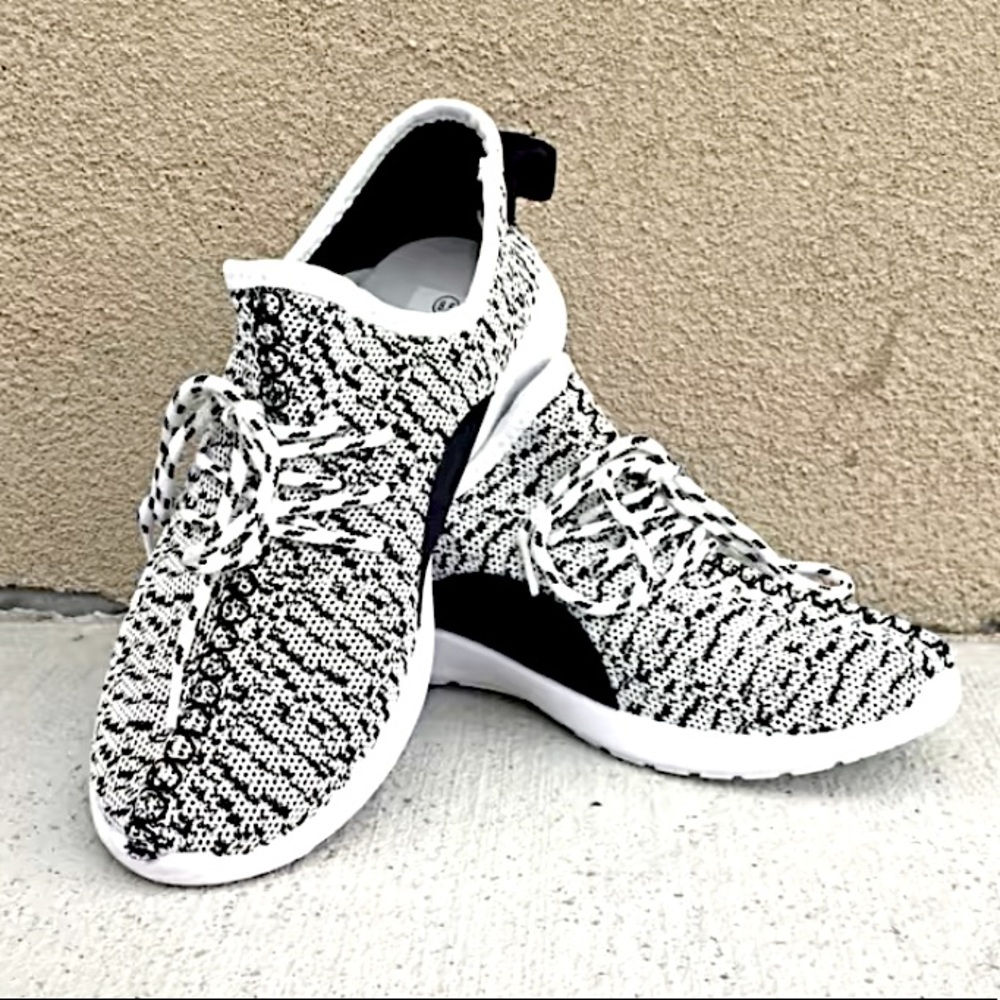 Final drop! Size 7 Sneakers